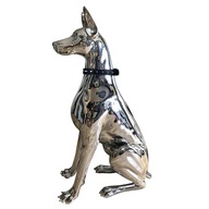 Rzeźba figurki psa dobermana