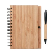Zápisník s perom a bambusovým obalom