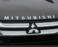 Emblém MITSUBISHI Nápis písmena na masku