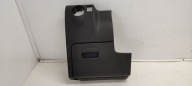 passenger compartment driver´s below steering wheel, VW Tiguan and
