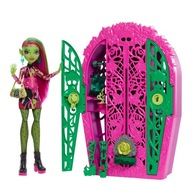 Monster High STRAŠIDLÁ Bábika Veus McFlytrap ŠATNÍK 125 OUTFITOV