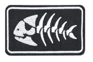 Nášivka na suchý zips, emblém znamenie ryby - ryba kostra pre rybára 5x8