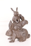 FIGÚRKA Z LIATINY -tri zajačiky 20x15 cm