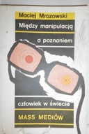 Między manipulacją a poznaniem - M. Mrozowski