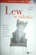 Lew w salonie - Abigail Tucker