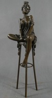 AKT Kobieta siedząca na krześle BRĄZ figura RZEŹBA sygnowana pieczęć 29 cm