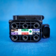 Zespol der Ventile pneumatyki Audi A6 4G A7 4G8 A8 4H 4H0616013A