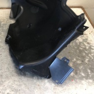 podblatník levý předek AUDI Q2 81M 81M821171