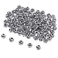 100 ks 10 mm čierno-biele pruhované okrúhle živicové guľôčky pre ručné remeselné práce