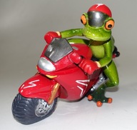 Żabka Figura Rzeźba Żaba Motocyklista Ścigacz KL