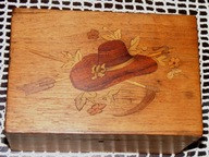 szkatułka skrzyneczka z intarsją kapelusz J05918