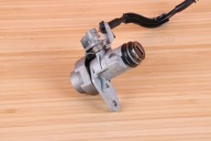 AUDI A8 D4 insert de la serrure du capot coffre 8F0827573