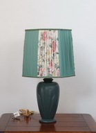 Ceramiczna lampka stołowa z motywem liści zielona