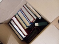 FILATÉLIÁVAL TELI KARTONDOBOZ - KLASZTEREK, ALBUMOK