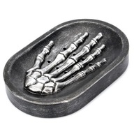 Czarny kreatywny szkielet ręka z czaszką praktyczn