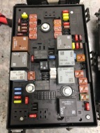 fuse box OPEL ASTRA J 13343763