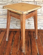 Stary taboret drewniany krzesło zabytek
