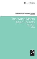 The World Meets Asian Tourists Praca zbiorowa