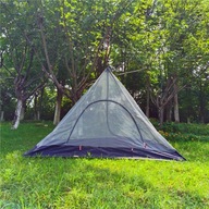 Przenośny namiot kempingowy w kształcie piramidy