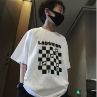 The new crewneck T-shirt is fashionable Japanese