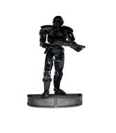 Iron Studios socha - Star Wars The Mandalorian Dark Trooper, mierka 1:10 -