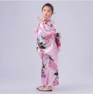 Japonské kimono tradičné pre dievčatánull