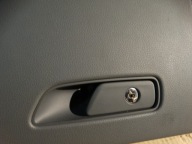 IDEALNY HANDSCHUHFACH DES BEIFAHRERS GRAU AUDI Q8 1