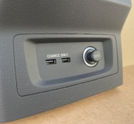 Bouches buses TUNELU Arrière USB AUDI Q5 80A863324A Original Comme Neuf