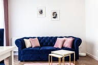 Stylowa sofa pikowana chesterfield funkcja spania