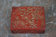Zabytkowa kasetka szkatułka rzeźbiona czerwona laka pudełko drewno Chiny