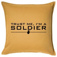 TRUST ME I'M A SOLDIER żołnierz poduszka prezent