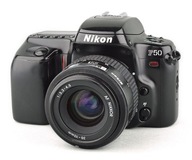 Aparat Nikon F50 + Obiektyw Nikkor 35-80mm + Lampa