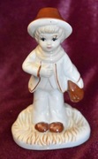 Porcelanowa figurka chłopca