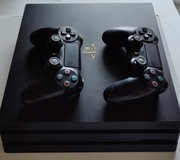 Konsola PlayStation 4 PRO (CUH-7216B) - 2x pady