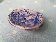 Niebieska mydelniczka ceramiczna z gliny