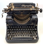 Stara maszyna do pisania OLYMPIA