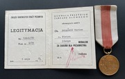 Złoty medal za zasługi dla pożarnictwa PRL z legitymacją