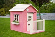 Drewniany różowy domek dla dzieci z tarasem 