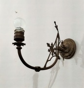 stary mosiężny kinkiet z uchylnym ramieniem lampa