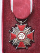 Srebrny Krzyż Zasługi z miniaturką -krzyż "wklęsły"