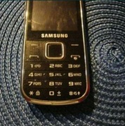 Telefon Samsung GT-3530 porządki w szafie