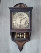 stary zegar wiszący z wahadłem torsyjnym hettich