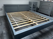 Rama łóżka wraz z dwoma szafkami
