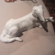 Porcelanowa figura leżący pies chart WAŁBRZYCH