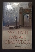 W cieniu pałacu Zimowego John Boyne