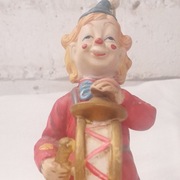 Porcelanowa figurka klaun z bębenkiem, wysoki