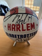 Piłka z autografami harlem globetrotters podstawka