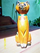 Stara drewniana figurka kota debowa