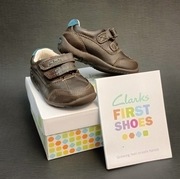 Buciki Clarks First Shoes Rozmiar 19 Fit-H