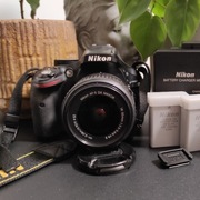 Nikon D5200 + Nikkor 18-55mm + 3 akumulatory